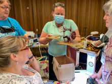 The Non-Quilters: Christine - Tiny hand crank sewing Machine draws a crowd